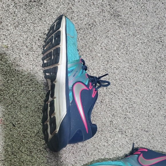 NIKE shoes SZ 6.5 - Picture 3 of 4